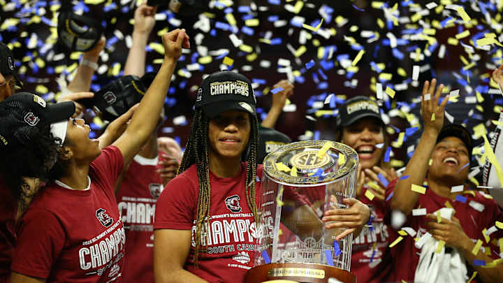 New Dallas Wings Teammates Embracing The Great Debate