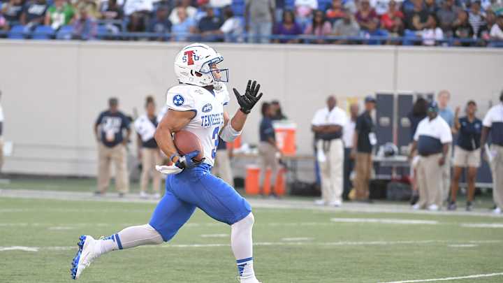 Falcons' Ben Kotwica raves about undrafted rookie Chris Rowland Falcons' Ben Kotwica raves about undrafted rookie Chris Rowland