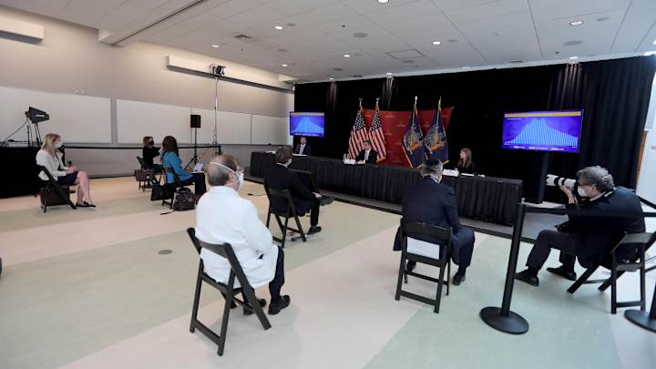 New York governor Andrew Cuomo wants to open up New York to sports but that doesn't help the Jets New York governor Andrew Cuomo wants to open up New York to sports but that doesn't help the Jets