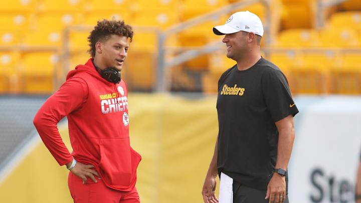 How Many Hall of Fame Quarterbacks Are Playing In The NFL Right Now?