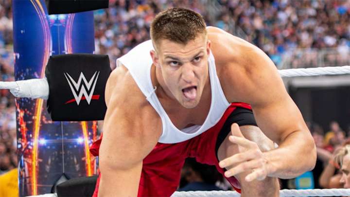 Rob Gronkowski Loses WWE 24/7 Title To R-Truth on 'Raw'