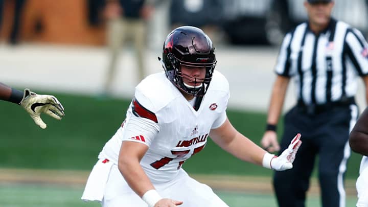 New routine, same focus for Louisville's Robbie Bell