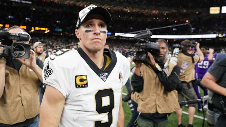 Drew Brees apologizes after several athletes, including Dwyane Wade and LeBron James, criticize stance on anthem kneeling Drew Brees apologizes after several athletes, including Dwyane Wade and LeBron James, criticize stance on anthem kneeling