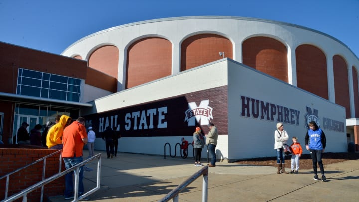 "Stay ready so you don't have to get ready": Strength coach Collin Crane building basketball Bulldogs through uncertainty