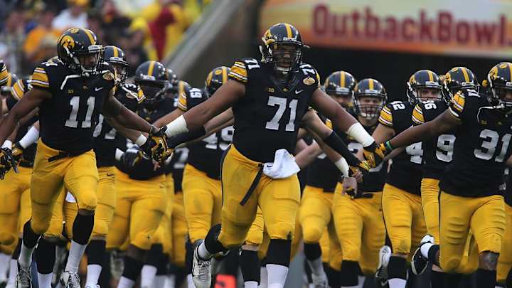 Ex-Jaguars DL Carl Davis Speaks Out on Events Surrounding Iowa Football Program