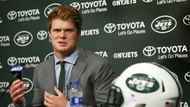 New York Jets legend Joe Namath likes Sam Darnold: 'Sam can play. He's growing' New York Jets legend Joe Namath likes Sam Darnold: 'Sam can play. He's growing'