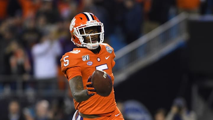 Bengals rookie WR Tee Higgins not working out with team due to a 'minor' injury Bengals rookie WR Tee Higgins not working out with team due to a 'minor' injury