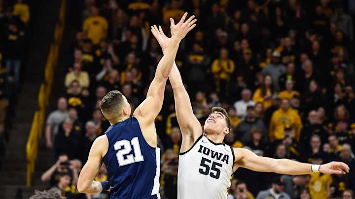 Oddsmakers Continue To Like Hawkeyes