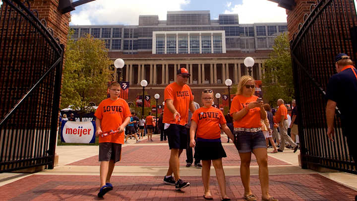 COLUMN: If Illinois Athletics Wants Badly to Push Fall Sports, Just Please Admit Why