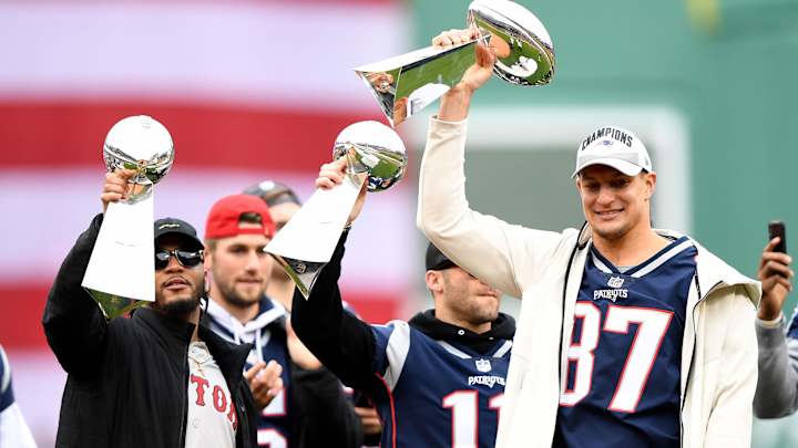 Shaq, Gronk to go Head-to-Head in Fundraiser for Social Justice