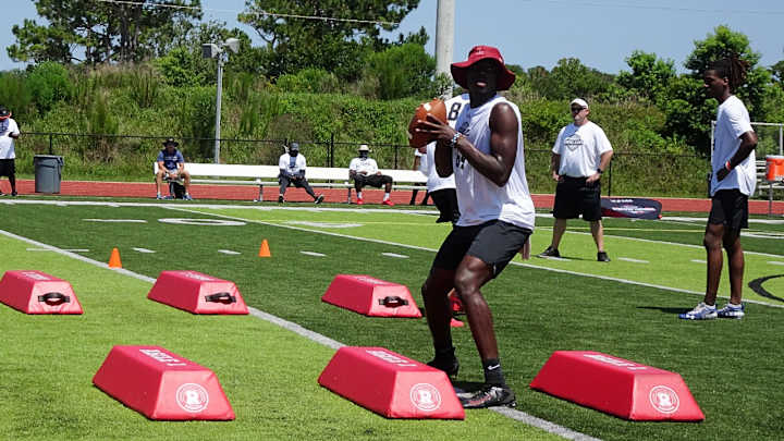 2022 QB Jacurri Brown Fond of Relationship with Gators QB Coach Johnson