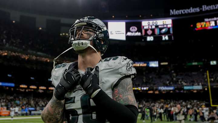 Chris Long Would Likely Retire as an Eagle