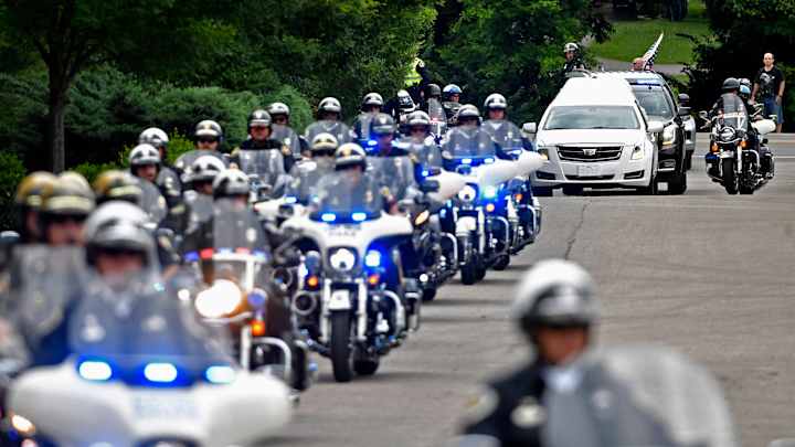Titans Honor Fallen Police Officer