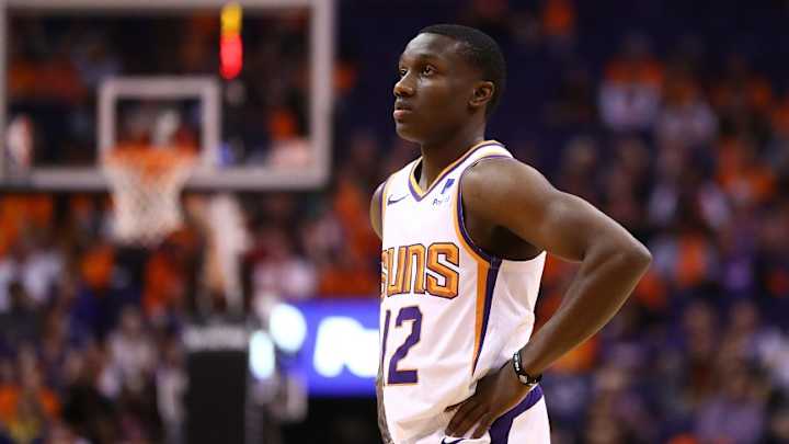 Knicks sign Harper to two-way deal, waive Allen