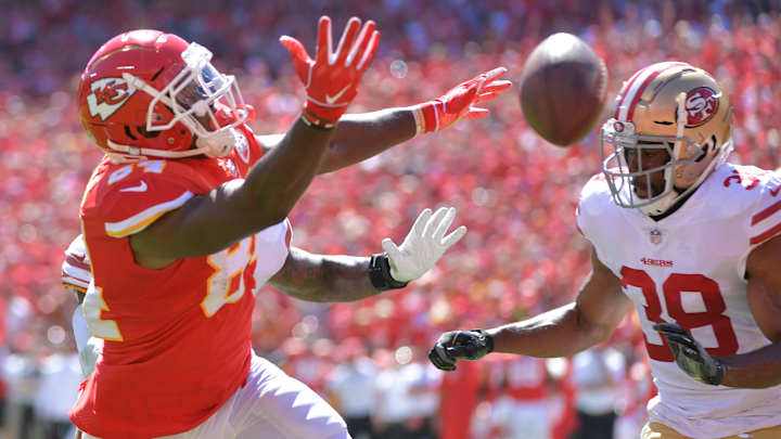 Demetrius Harris Can Lend More Than a Hand to Bears Offense