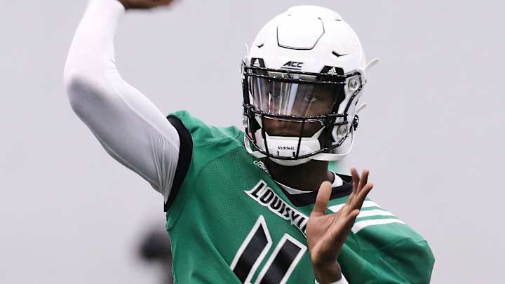 Louisville's Jawon Pass playing confident, throwing well Louisville's Jawon Pass playing confident, throwing well