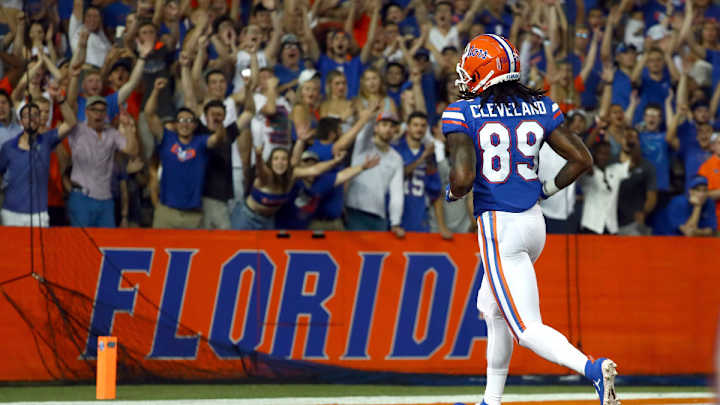 Former Florida WR Tyrie Cleveland Shows off SEC Community Service Award