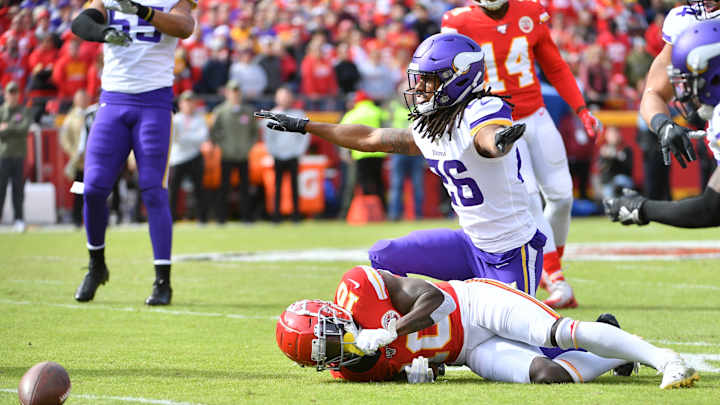 Trae Waynes advised by agent not to do any football drills until deal is complete with Bengals