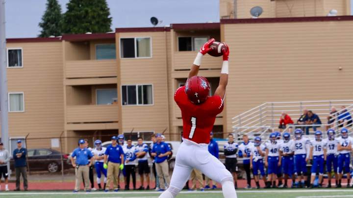 Scoutlook: Tinae, With His Size and Big-Play Ability, is a Great Catch for the UW Scoutlook: Tinae, With His Size and Big-Play Ability, is a Great Catch for the UW