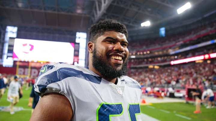Report: Seahawks Add OL Depth, Re-Sign G Jordan Simmons to One-Year Contract