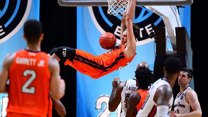 Carmen's Crew Stunned by House of 'Paign in TBT Opener