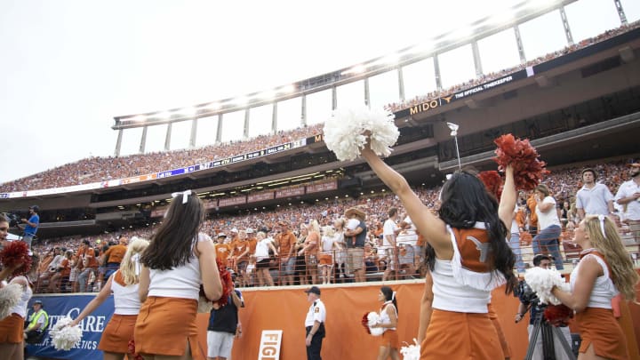 Get a First Look at Five Star DL in Texas Longhorns Uniform