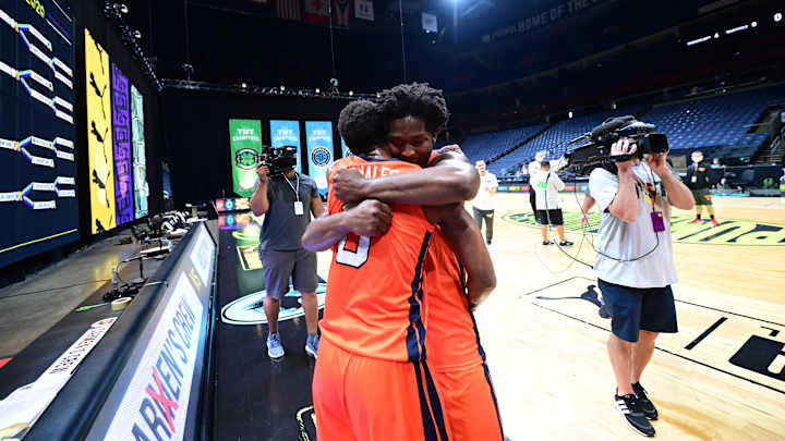 Feliz Showing Impressive Two-Way Play Familiar To Illini Fans In TBT Debut