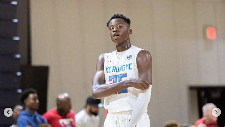 UNC Basketball Offers Scholarship to 2022 SF Mark Mitchell