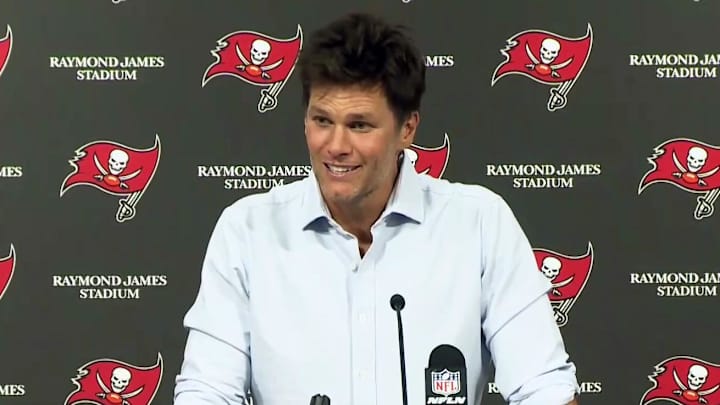 Tom Brady Throws 5 TDs, Praises Defense Tom Brady Throws 5 TDs, Praises Defense