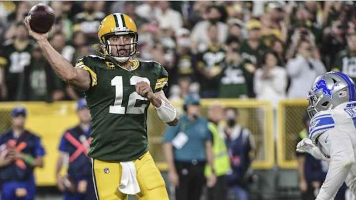 Cal in NFL: Aaron Rodgers, Jared Goff Both Impressive, but Packers Win