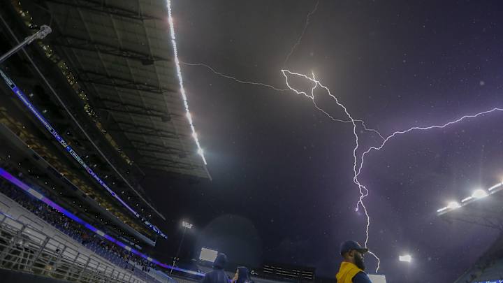 Huskies, Bears Really Don't Want Lightning to Strike Twice