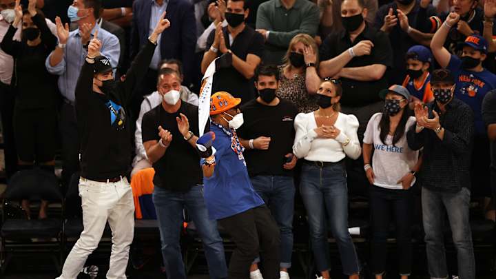 Reggie Miller Posts Hilarious Caption To His Instagram Story Of New York Knicks Fan Spike Lee Reggie Miller Posts Hilarious Caption To His Instagram Story Of New York Knicks Fan Spike Lee