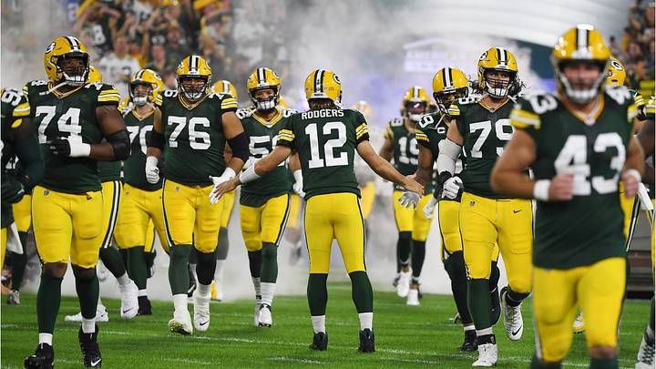NFL Fans Love to Hate Brady, Rodgers NFL Fans Love to Hate Brady, Rodgers