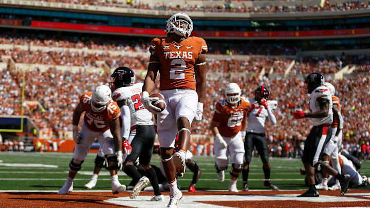 Longhorns Need Resurgence of RB's Roschon Johnson and Keilan Robinson at Pivotal Point in Big-12 Play
