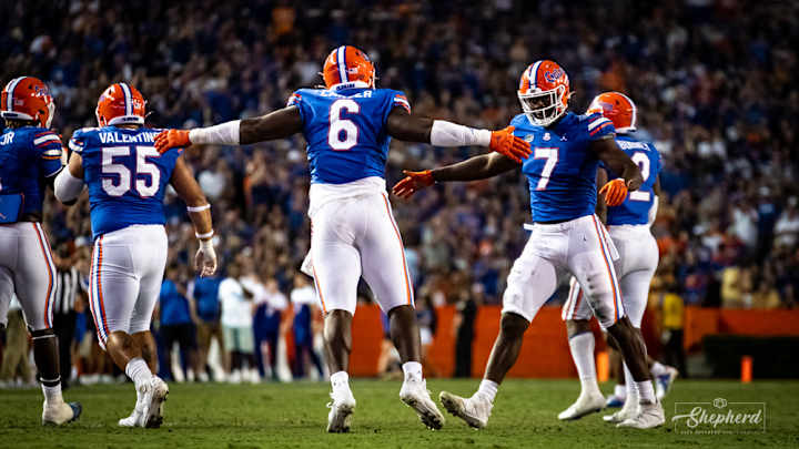 Gators LB Jeremiah Moon Repeats as William V. Campbell Trophy Semifinalist
