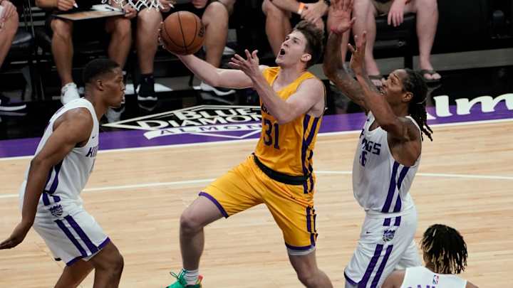 Lakers Officially Fill 14th Roster Spot