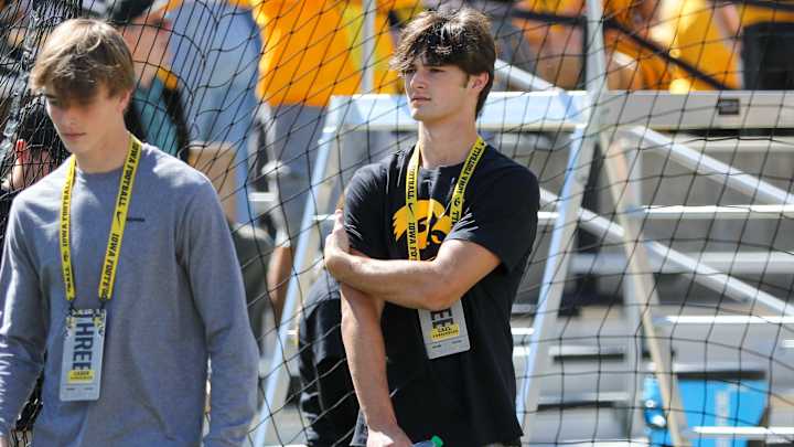 Cael Vanderbush Commits to Hawkeyes