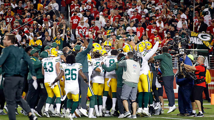 'How Could You Not be Romantic About Football?': Internet Reacts to Packers' Walk-Off Win