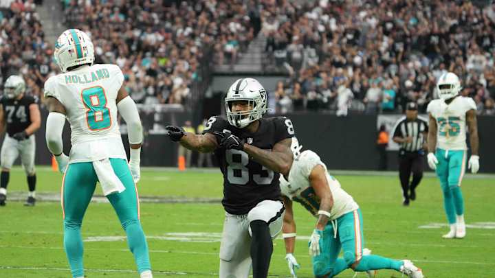 Raiders Fend Off Dolphins in Overtime, 31-28