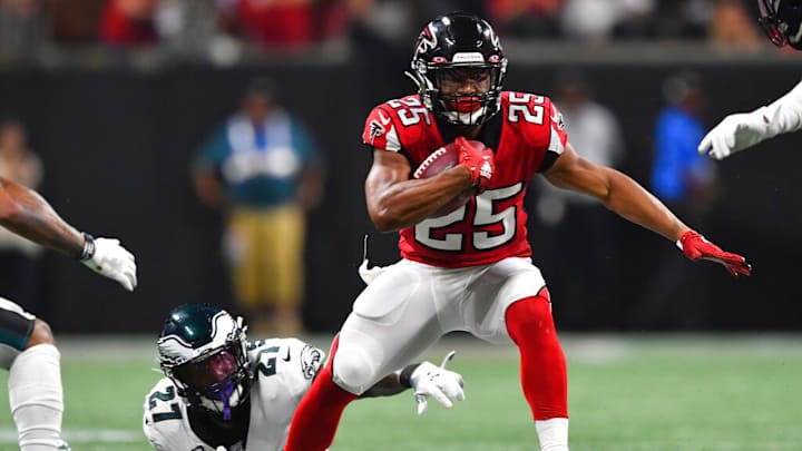 Patriots Keeping Their Options Open at Running Back, Host Four on Free Agent Workouts Patriots Keeping Their Options Open at Running Back, Host Four on Free Agent Workouts