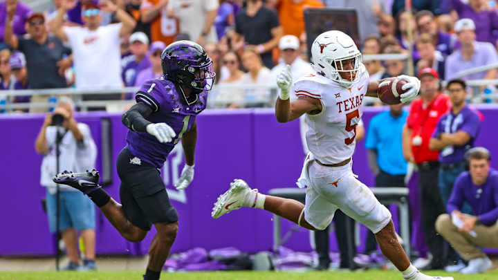 Texas Longhorns RB Bijan Robinson Named 'Earl Campbell Player of the Week'