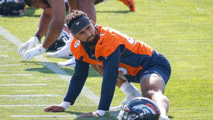 Broncos 'Elevate' OL Austin Schlottmann & LB Curtis Robinson to Week 4 Roster