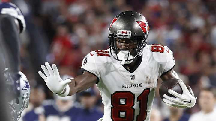 Watch: Antonio Brown Throws Jersey Into Stands, Leaves Field During Game