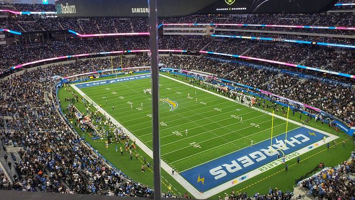 Chargers Take Down Raiders, 28-14 Chargers Take Down Raiders, 28-14