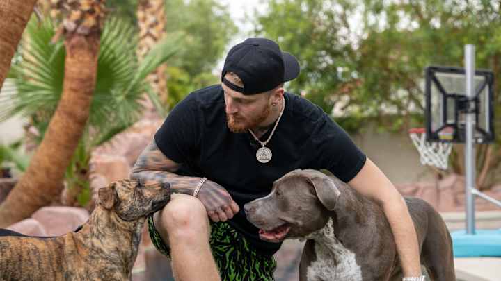 Raiders DE Maxx Crosby Kicks off Crosby’s Crib Videos