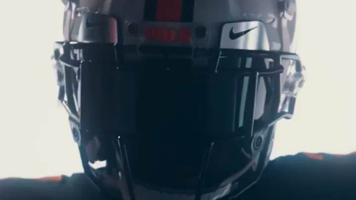 Watch: Tennessee Unveils Alternate Uniform Combo