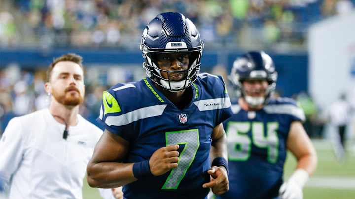 Geno Smith Takes Over, Throws TD Pass After Russell Wilson Dislocates Finger