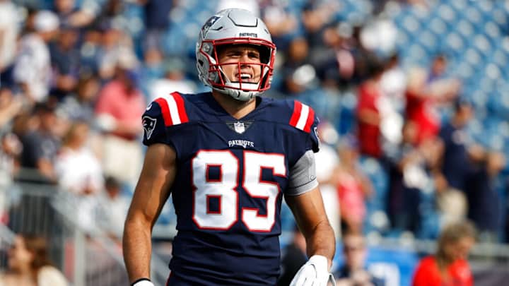 Patriots TE Hunter Henry OUT vs. Bengals With Right Leg Injury: WATCH Patriots TE Hunter Henry OUT vs. Bengals With Right Leg Injury: WATCH