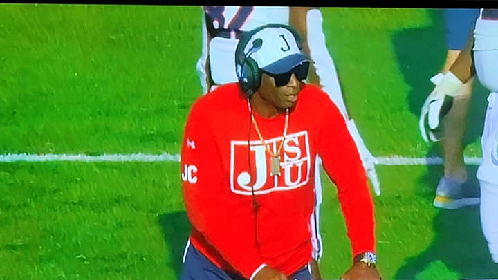 Shedeur Sanders Does His Father's 'PRIME' Dance After TD Run!