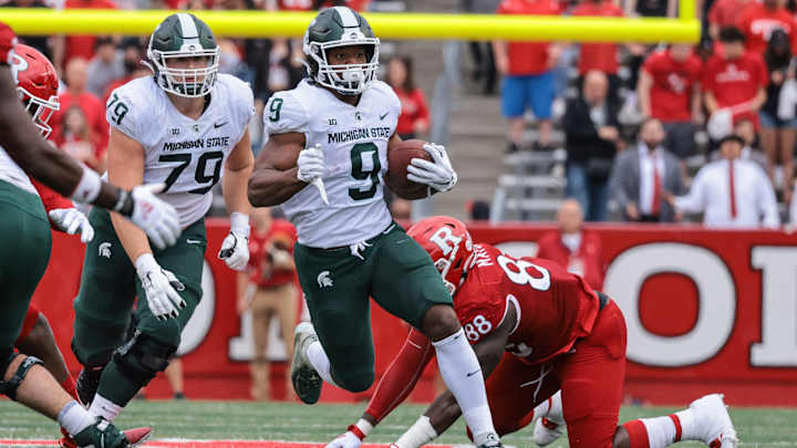 Big Ten Roundup: Walker, Spartans Run Over Rutgers, Play Indiana Next